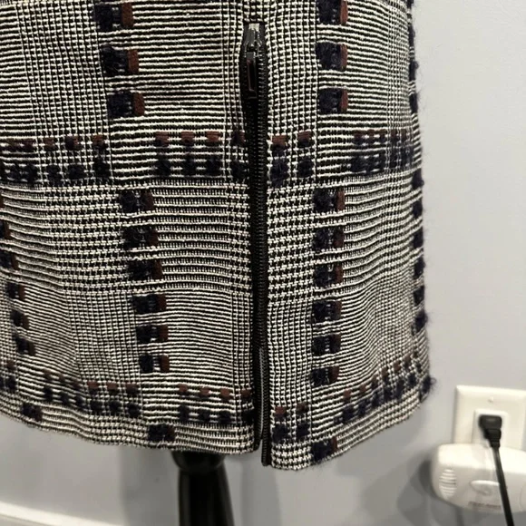 Worth Black/White wool tweed skirt w/navy/brown; zipper front kick; like new! - Picture 2 of 7
